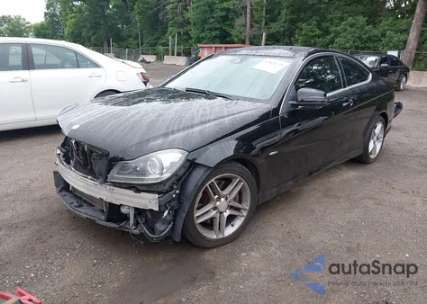 2012 Mercedes-Benz C 350 Sport 4Matic z USA, uszkodzony, nr VIN WDDGJ8JB4CF808885